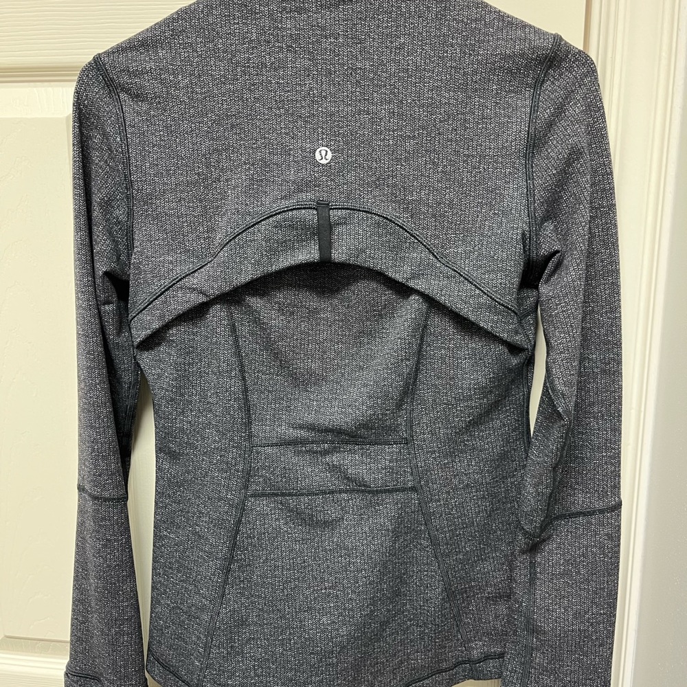 Lululemon define dark gray size 4. Worn once
